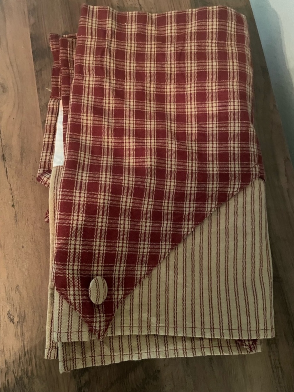 Plaid Red and Cream Reversible Window Curtain Panel